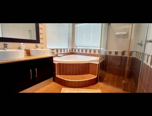 4 BEDROOM FREEHOLD FOR SALE IN IZINGA RIDGE